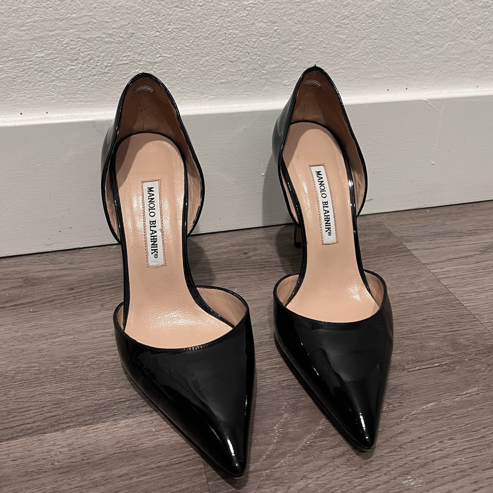 Manolo Blahnik Patent Black Leather Pumps. Almost brand new!! Size 39